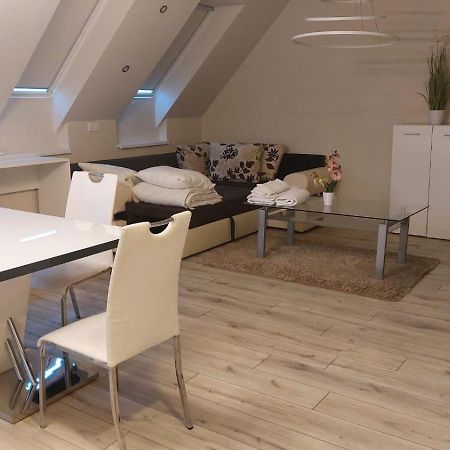 Hajnal Apartman Apartment Сегед Екстериор снимка