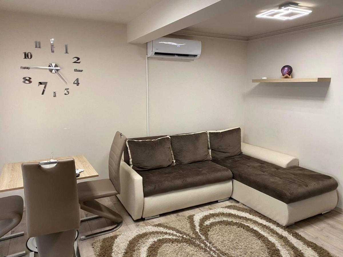 Hajnal Apartman Apartment Сегед Екстериор снимка