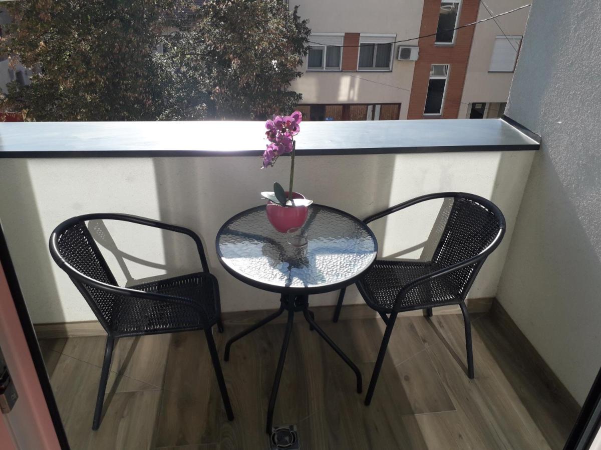 Hajnal Apartman Apartment Сегед Екстериор снимка