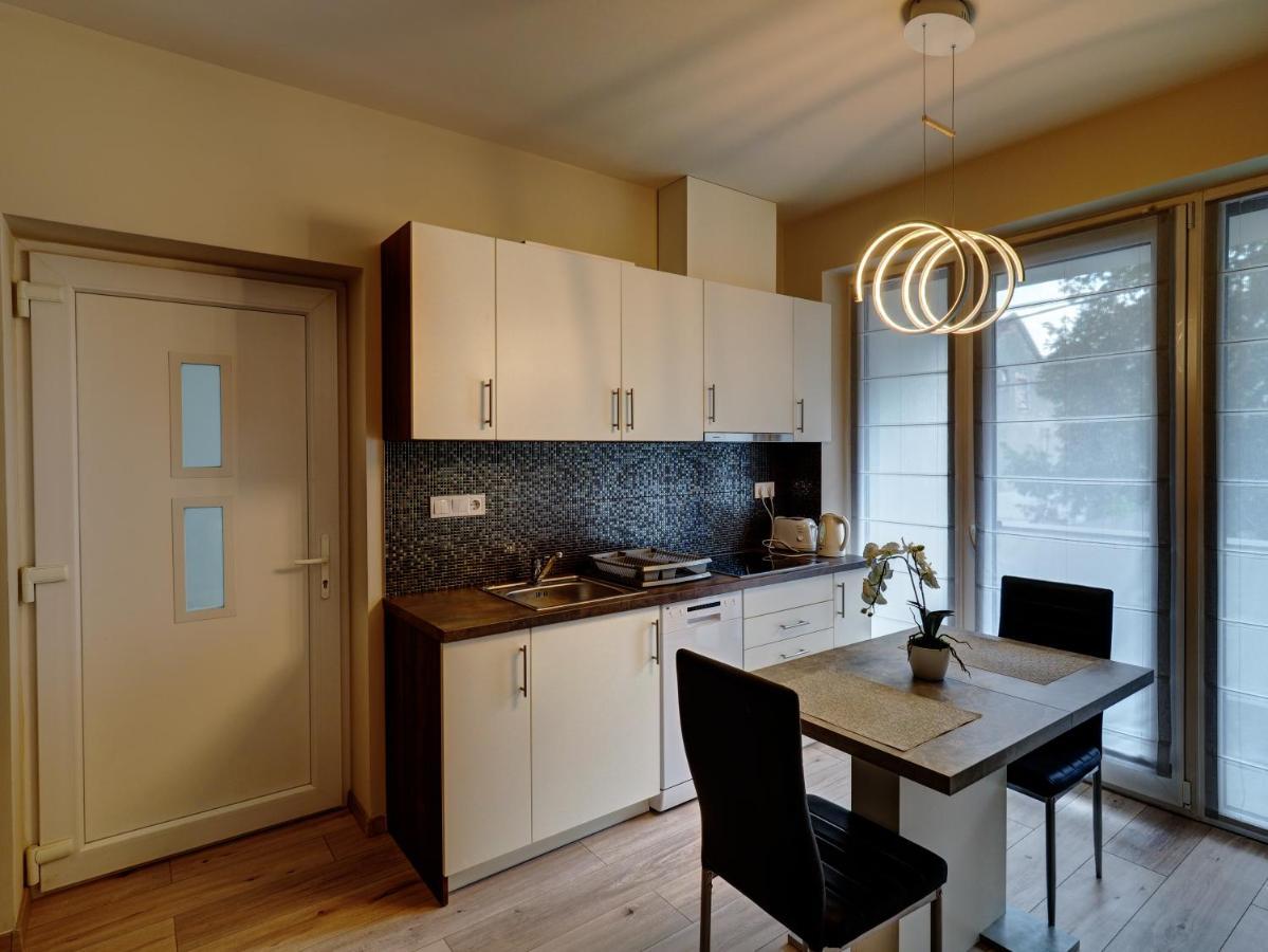 Hajnal Apartman Apartment Сегед Екстериор снимка