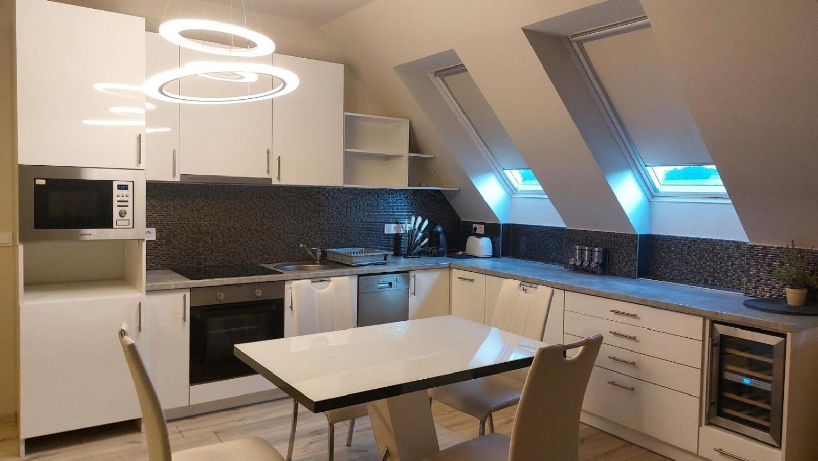 Hajnal Apartman Apartment Сегед Екстериор снимка