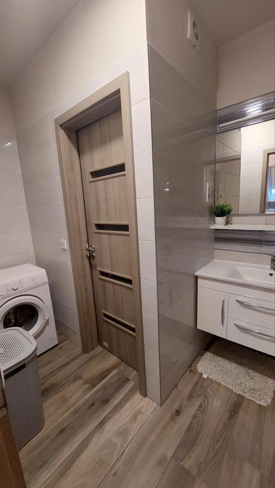 Hajnal Apartman Apartment Сегед Екстериор снимка